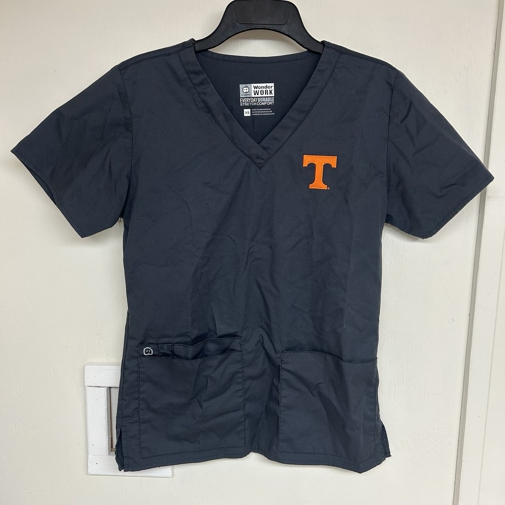 Wonder Wink Scrub Top Women's XS Gray  Tennessee Vols Volunteers Stretch Comfort